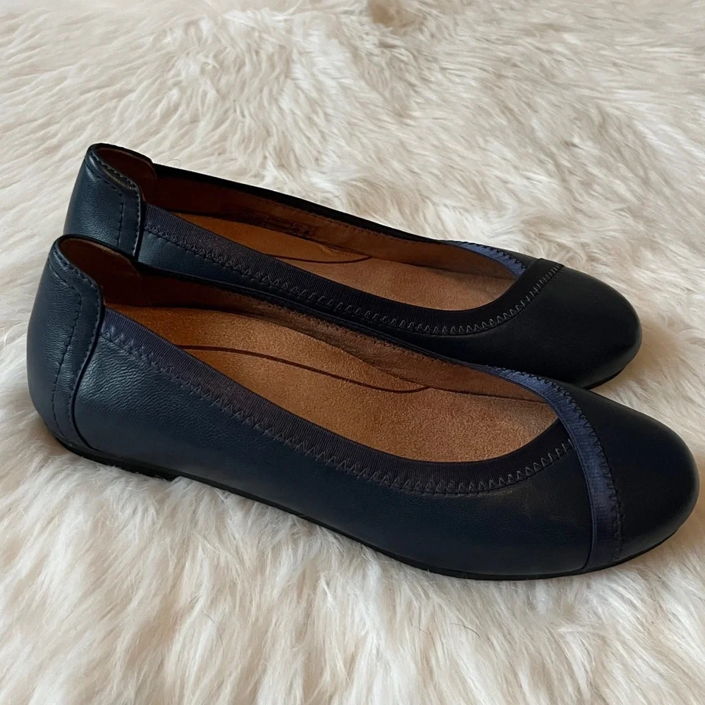 NEW Vionic Caroll flats 5 - Picture 5 of 6